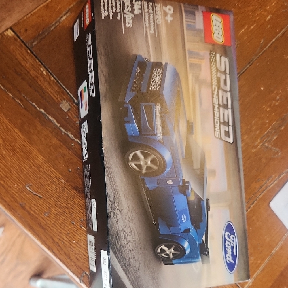 LEGO Ford Mustang GT Model Kit - Picture 3 of 3